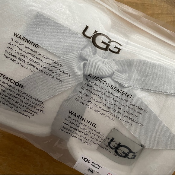 UGG Snow White Cozy Throw Blanket - Picture 2 of 5